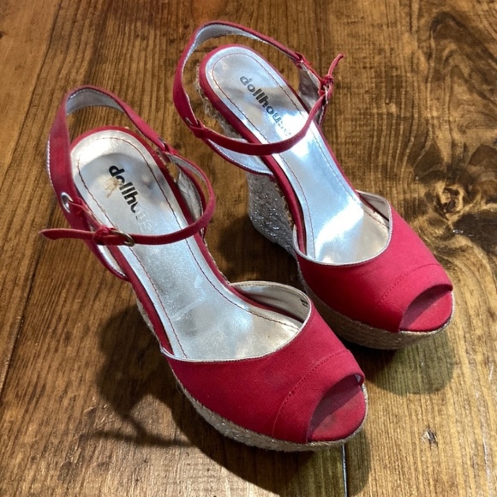 🔥 Dollhouse wedge shoe